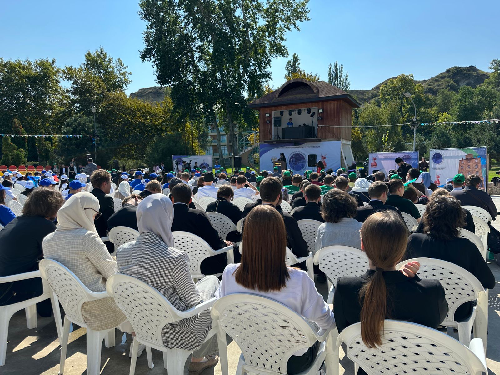 XII Международный межрелигиозный молодёжный форум стартовал в Дагестане.